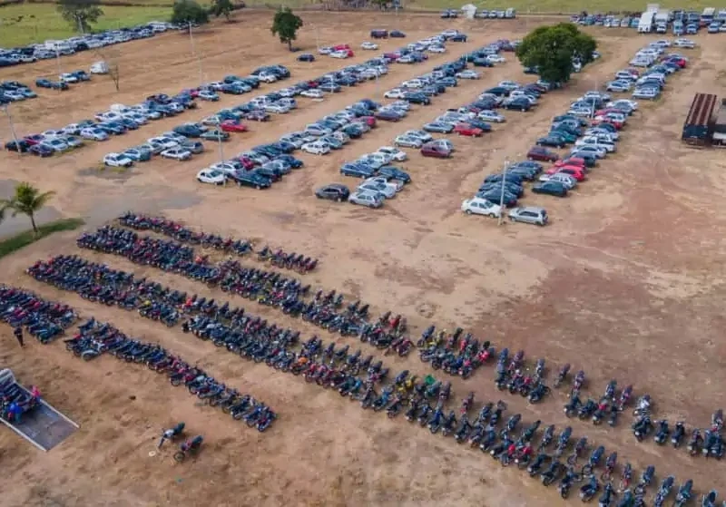 Empresa que faz remoção e leilão de veículos em Goiás vence nova disputa judicial contra o Detran