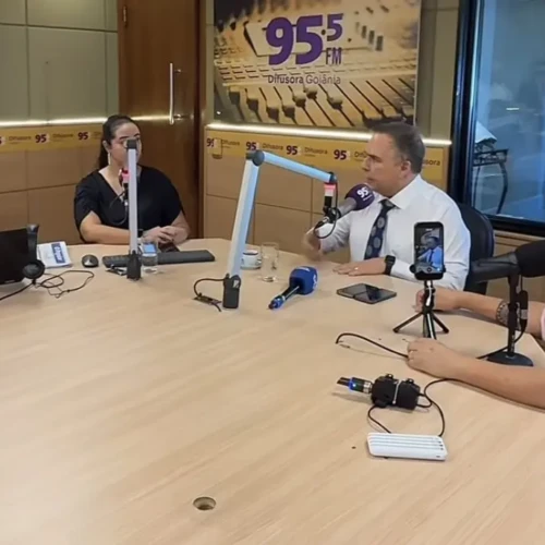 Mabel em entrevista à Difusora - Reprodução