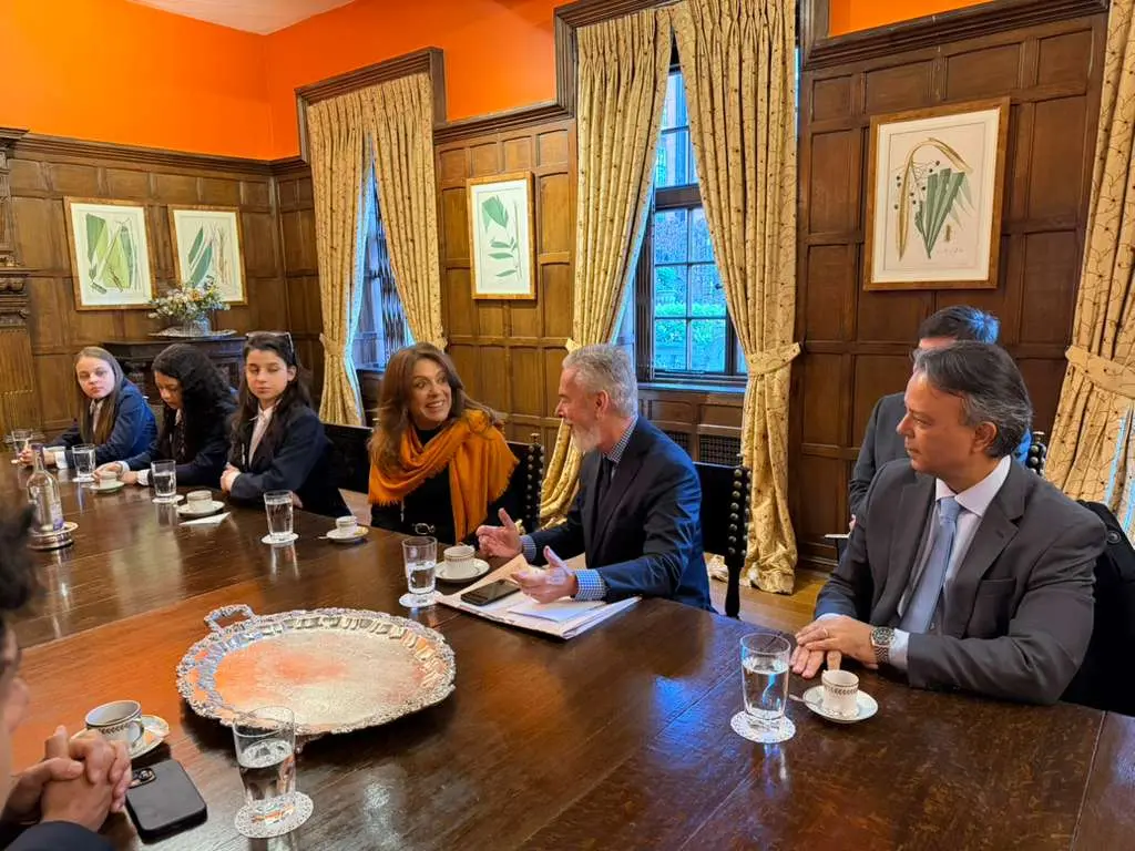 Gracinha Caiado apresenta avanços sociais e educacionais de Goiás ao embaixador do Brasil em Londres (2)