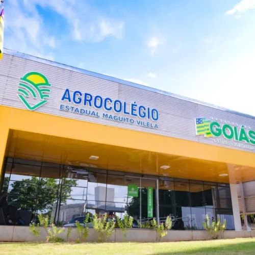 Caiado-inaugura-Agrocolegio-Maguito-Vilela-com-foco-na-capacitacao-rural-1-1215x811