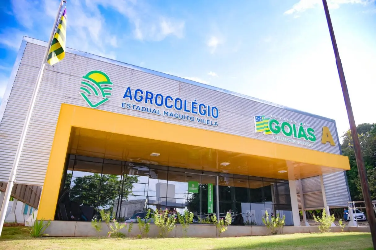 Caiado-inaugura-Agrocolegio-Maguito-Vilela-com-foco-na-capacitacao-rural-1-1215x811