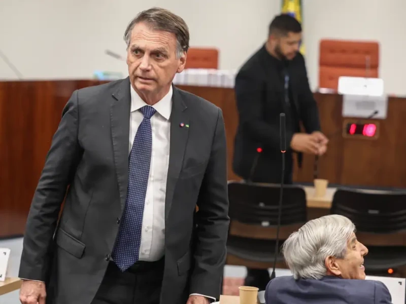 Defesa de Bolsonaro recorre ao STF para revisar condenação por tentativa de golpe de Estado