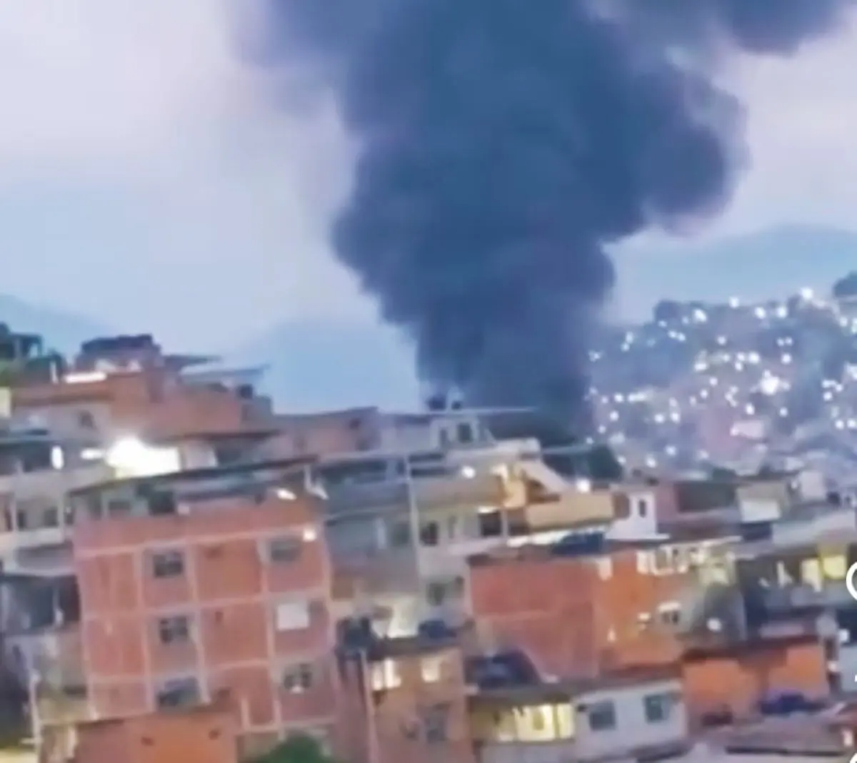 Operação tinha 64 mortos, 100 presos e muitos feridos até o meio da tarde - Foto reprodução redes sociais