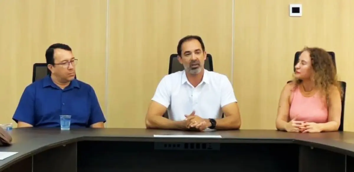 Pellozo ao centro, detalhou como vai ser o concurso Foto DG