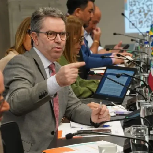 Goiás reforça prevenção contra intoxicações por metanol e apresenta ações no Conass