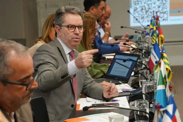 Goiás reforça prevenção contra intoxicações por metanol e apresenta ações no Conass