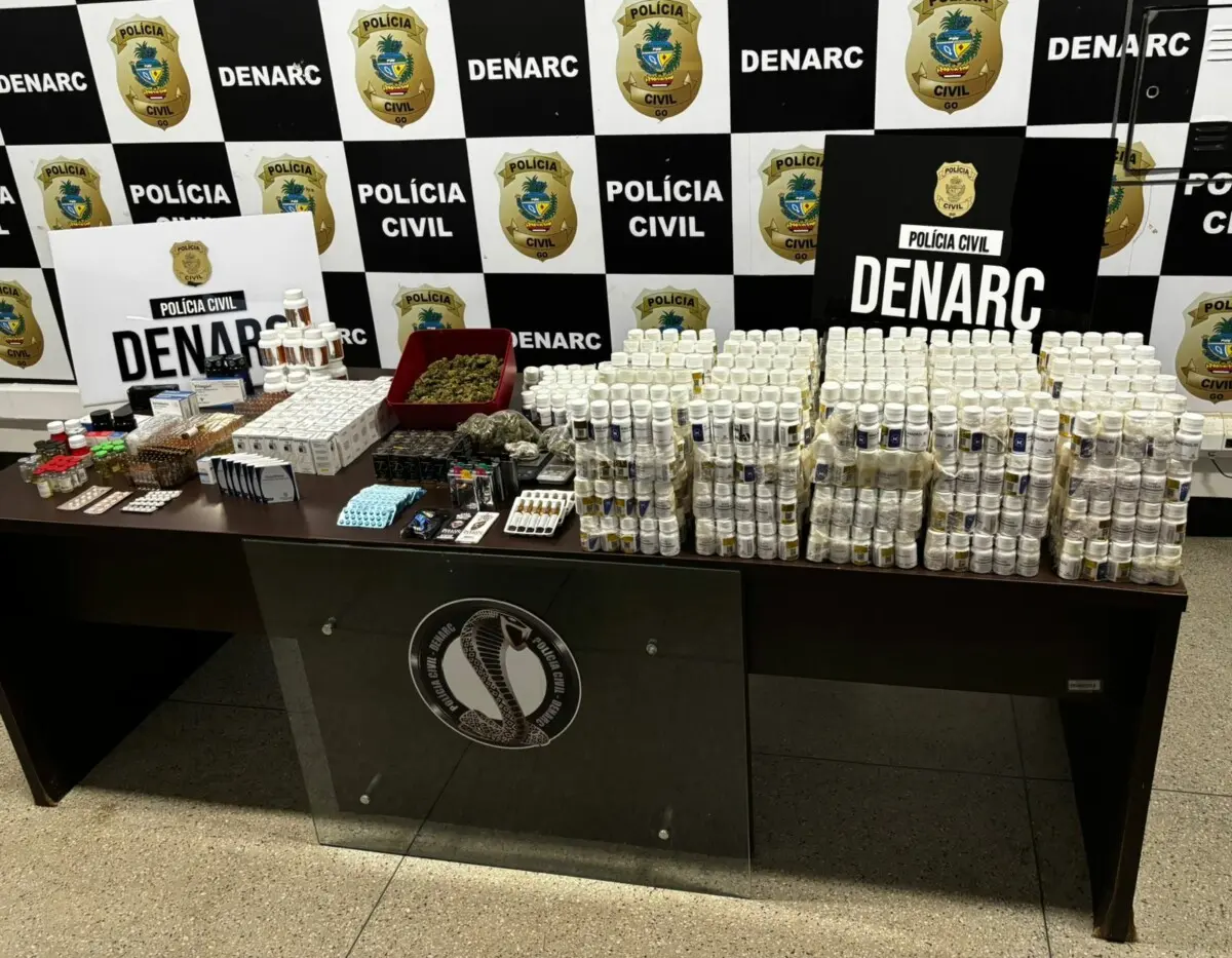 Skunk e anabolizantes foram flagrados com os presos Foto divulgação Polícia Civil