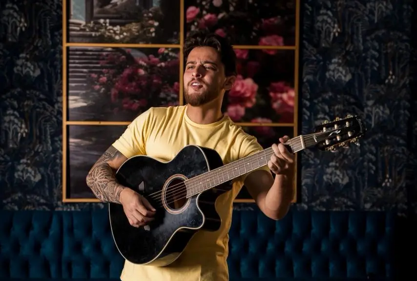 “Caraca Muleke!” reúne sertanejo, pagode e música eletrônica em festa neste fim de semana em Goiânia