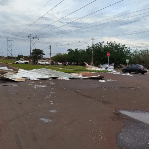 Chuva forte provoca estragos em Itumbiara e previsão indica mais pancadas rápidas em Goiás nesta segunda (3)