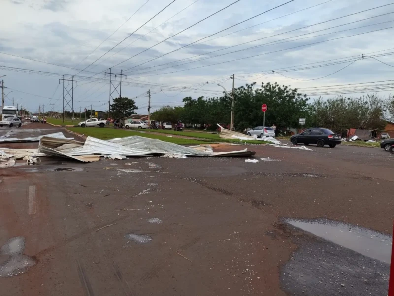 Chuva forte provoca estragos em Itumbiara e previsão indica mais pancadas rápidas em Goiás nesta segunda (3)