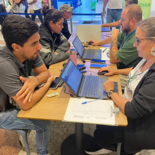 FEIRAO_DE_EMPREGOS_GO1-1215x911