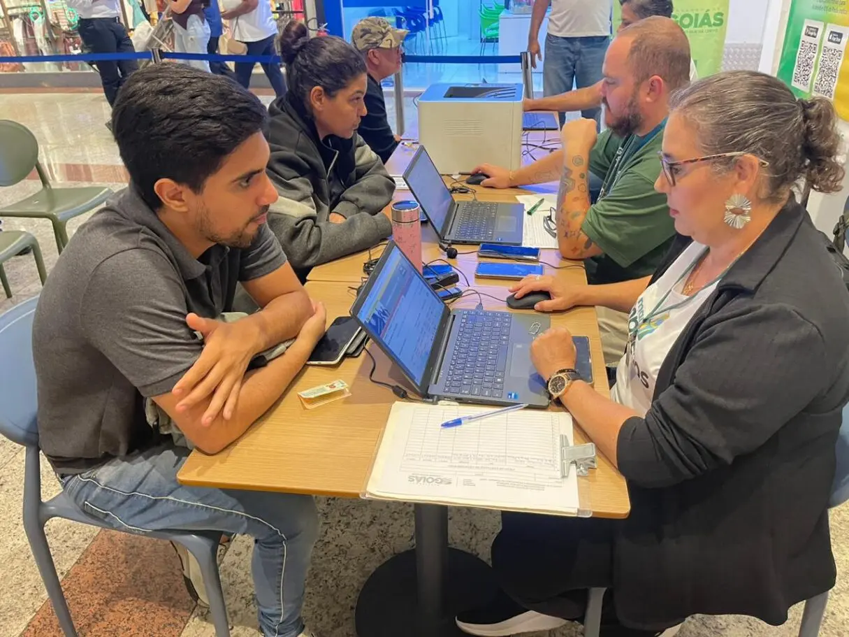 FEIRAO_DE_EMPREGOS_GO1-1215x911