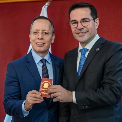 Ex-presidente do TJ-GO, Carlos Alberto França recebe carteira da OAB e se junta ao escritório Crosara e França Advogados