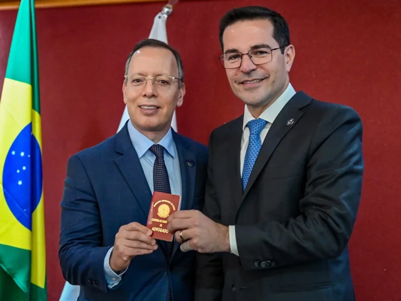 Ex-presidente do TJ-GO, Carlos Alberto França recebe carteira da OAB e se junta ao escritório Crosara e França Advogados