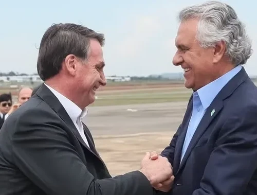 Caiado nega buscar apoio de Bolsonaro e diz que visita tem caráter “humanitário e institucional”