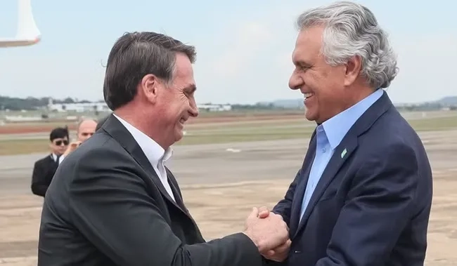 Caiado nega buscar apoio de Bolsonaro e diz que visita tem caráter “humanitário e institucional”