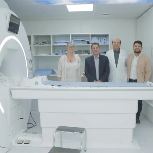 Vanderlan leva ressonância magnética de última geração ao Hospital das Clínicas da UFG