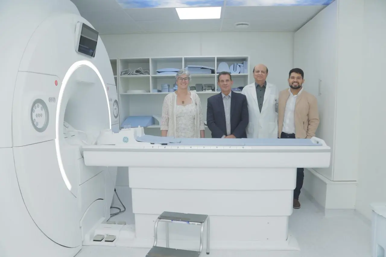 Vanderlan leva ressonância magnética de última geração ao Hospital das Clínicas da UFG