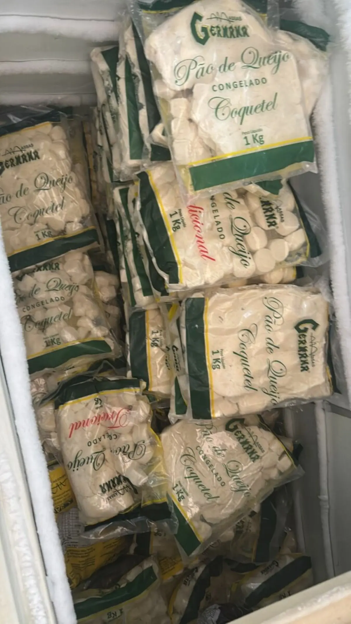 Entre os produtos desviados, havia cargas inteiras de alimentos perecíveis como pão de queijo - Foto divulgação Polícia Civil