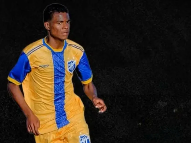 Wanderson foi atingido na nuca e morreu na hora - Foto divulgação Aragoiânia Esporte Clube