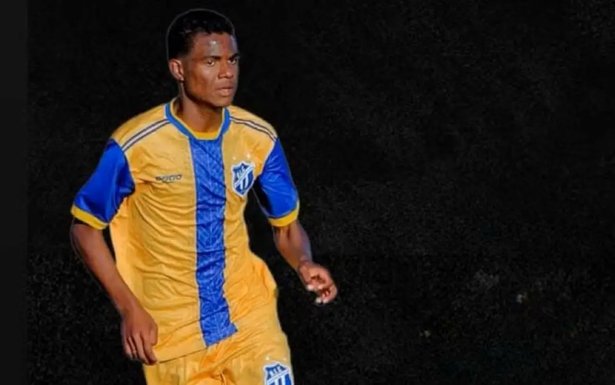 Wanderson foi atingido na nuca e morreu na hora - Foto divulgação Aragoiânia Esporte Clube