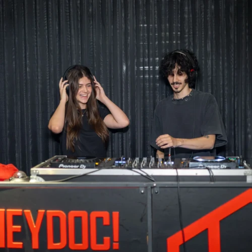 HeyDoc! e Bia Lasmar assinam trilha oficial da ExpoTEA 2025, maior conferência de autismo do mundo
