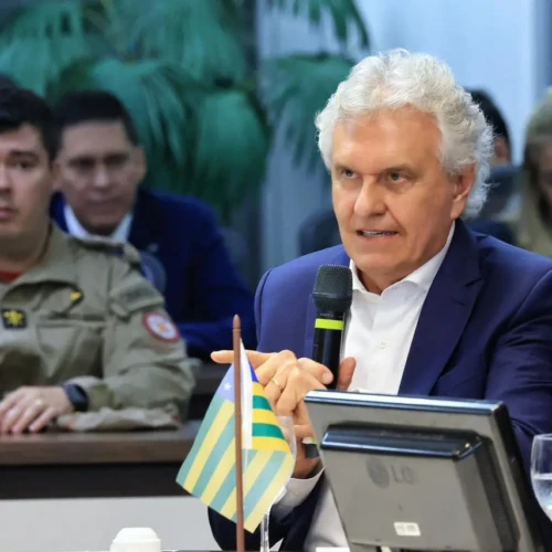 Governador Ronaldo Caiado durante evento do Consórcio da Paz destaque nacional no enfrentamento à criminalidade, segundo pesquisa Quaest. Foto Divulgação.