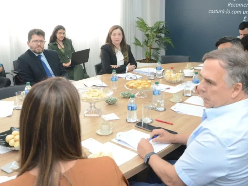 Prefeito esteve com equipe no MP para tratar do IMAS - Foto divulgação MPGO Lucas Gabriel