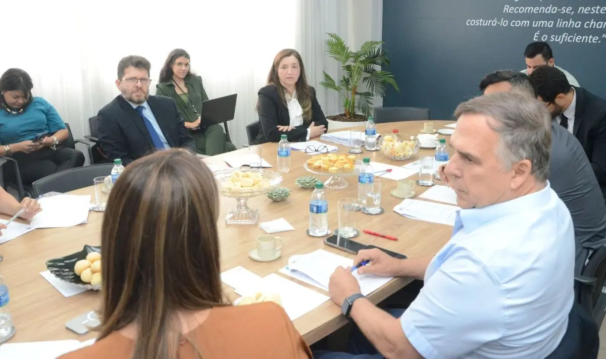 Prefeito esteve com equipe no MP para tratar do IMAS - Foto divulgação MPGO Lucas Gabriel