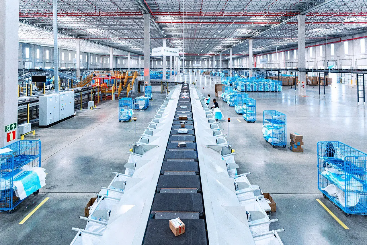 Goiás lidera crescimento logístico no Brasil com avanço de 202% no envio de pacotes