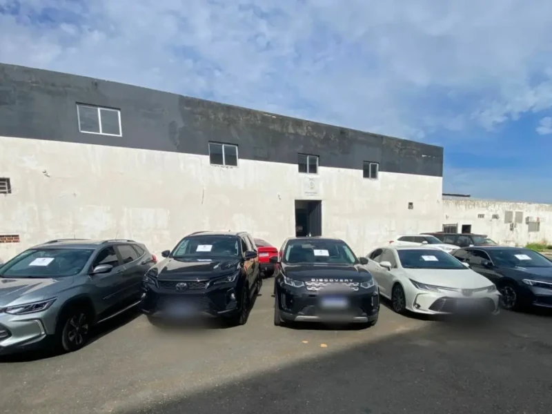 Veículos de luxo apreendidos durante a operação desta terça - Foto divulgação PCGO