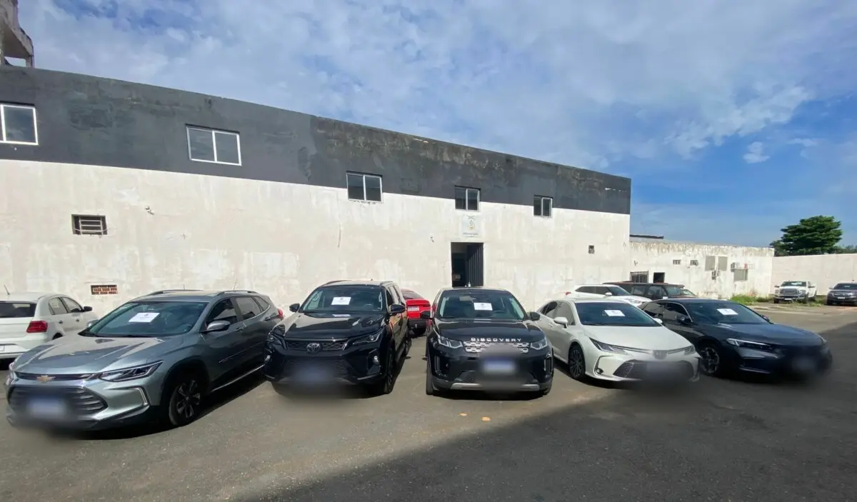 Veículos de luxo apreendidos durante a operação desta terça - Foto divulgação PCGO