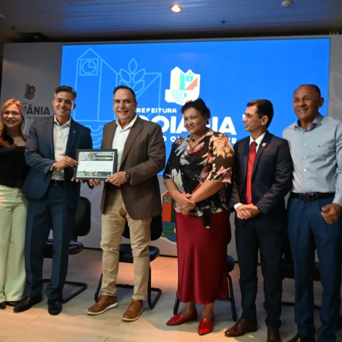 Autoridades na cerimônia de entrega do Selo da Caixa - Fotos Alex Malheiros