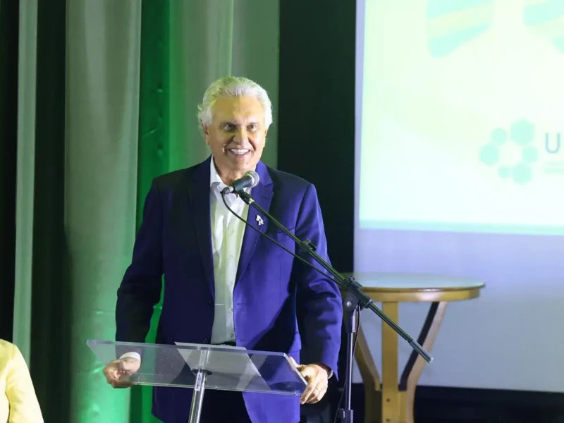 Caiado premia municípios com melhor desempenho em vacinação e lança programa Respira Goiás