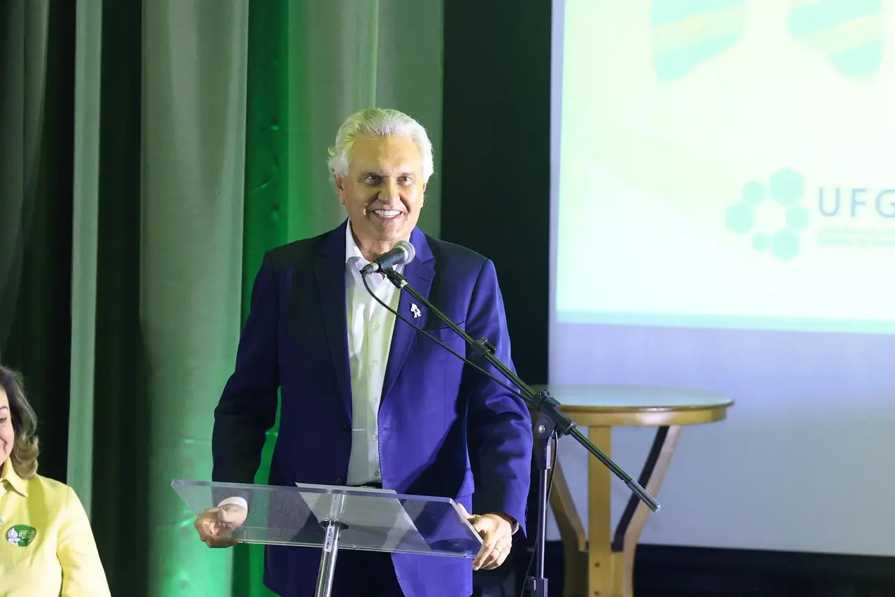 Caiado premia municípios com melhor desempenho em vacinação e lança programa Respira Goiás