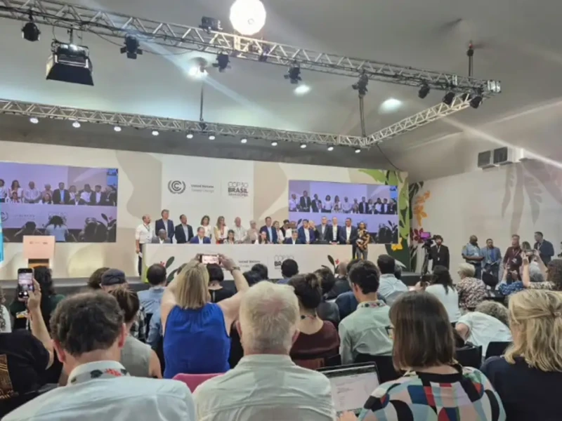 COP30 retoma negociações após incêndio e pode estender debates além do previsto