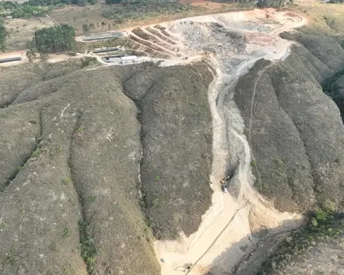 Aterro Ouro Verde volta a deslizar e contamina córrego em Padre Bernardo