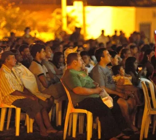 Curta-Mostra-nos-Bairros-11a-Goiania-Mostra-Curtas-2011_03-600x450