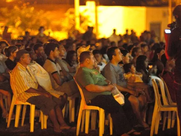 Curta-Mostra-nos-Bairros-11a-Goiania-Mostra-Curtas-2011_03-600x450