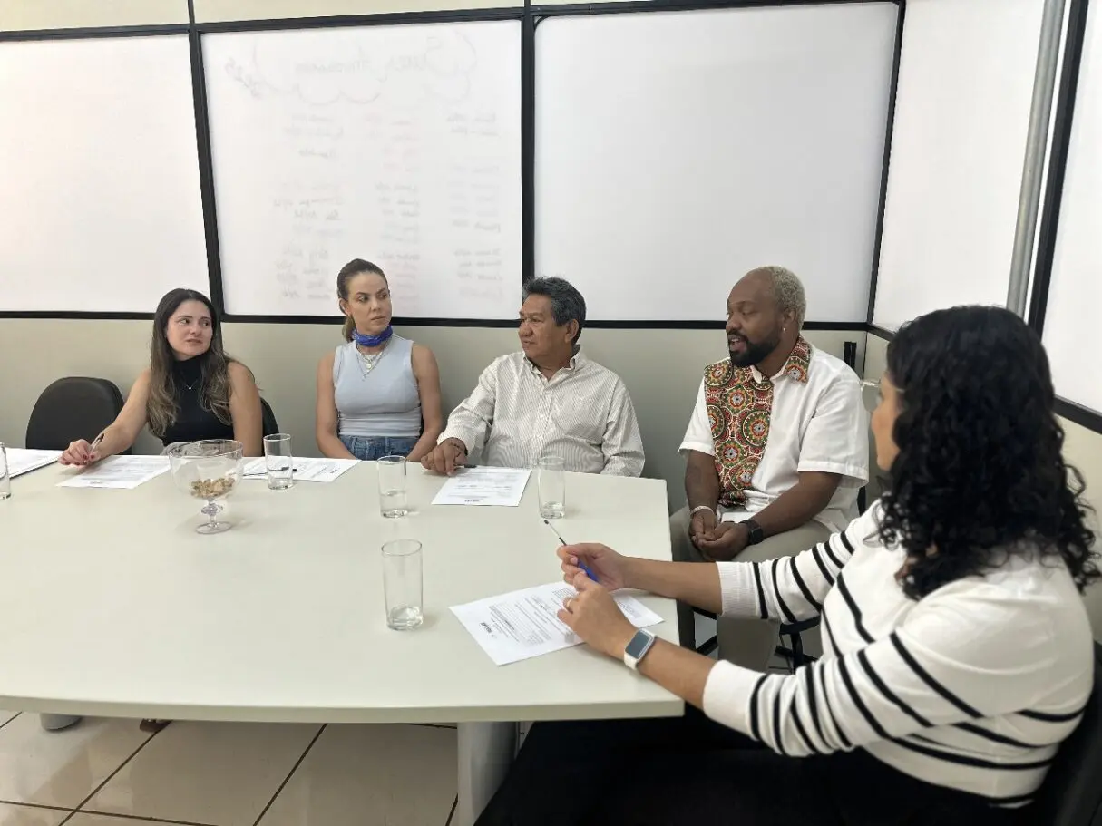 Banca-Examinadora_-Laryssa-Afonso-e-a-Ilane-Nunes-1215x911