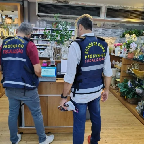 Fiscalização em diferentes segmentos atingiu 35 empresas de Goiânia e outras cidades - Foto divulgação Procon Goiás