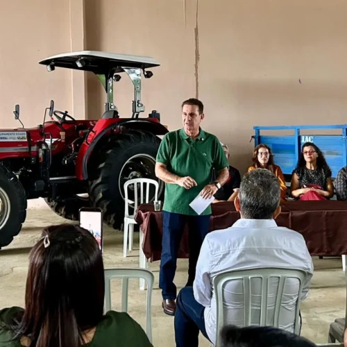 Vanderlan entrega trator e implementos ao CEDAC e reforça apoio à agricultura familiar em Goiás