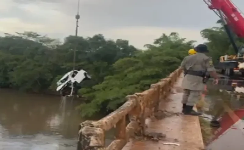 Três corpos são encontrados após acidente na ponte do Rio Verdinho, em Serranópolis