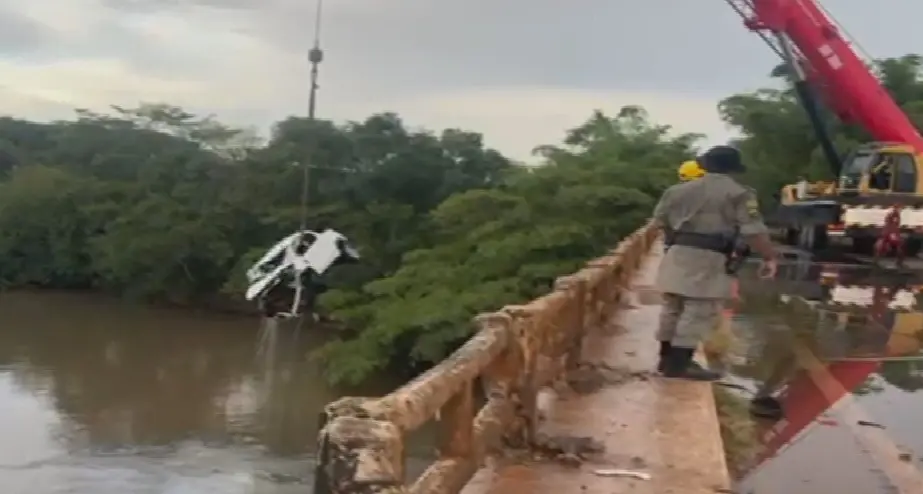 Três corpos são encontrados após acidente na ponte do Rio Verdinho, em Serranópolis