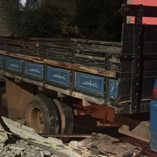 Homem morre atropelado pelo próprio caminhão dentro da garagem, em Anápolis