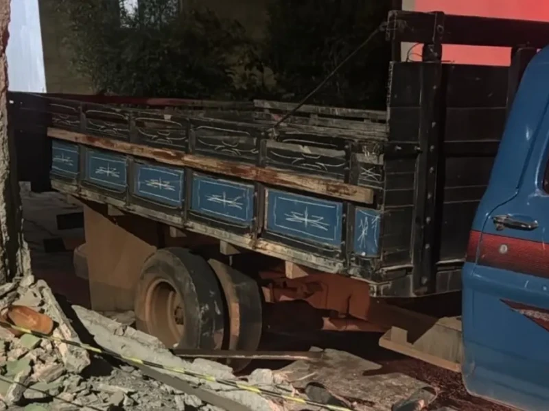 Homem morre atropelado pelo próprio caminhão dentro da garagem, em Anápolis