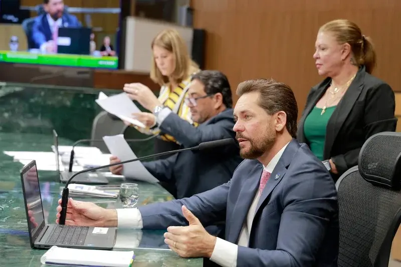 Alego aprova atualização do ICMS sobre combustíveis após debate entre base e oposição