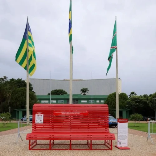 Banco Vermelho foi instalado na Praça Cívida - Foto Júnior Guimarães Secom Goiás