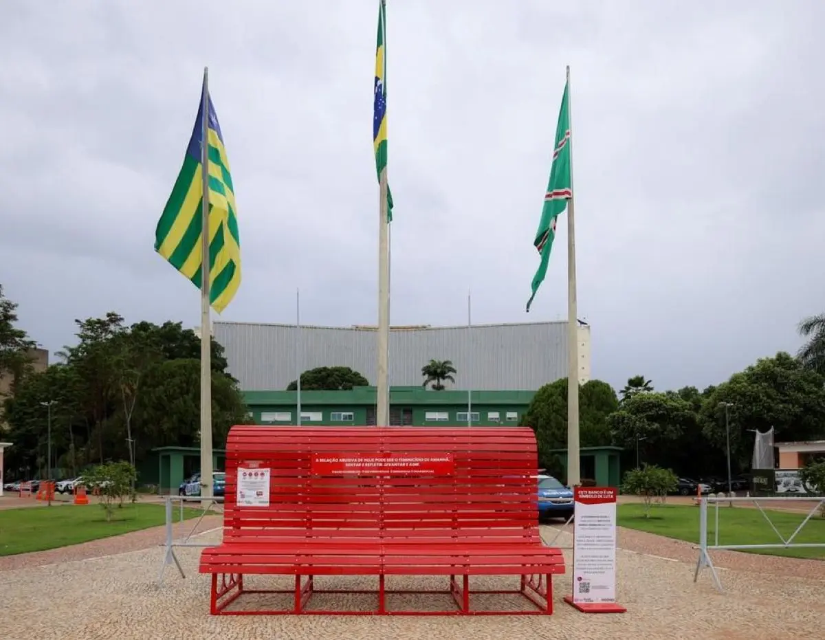 Banco Vermelho foi instalado na Praça Cívida - Foto Júnior Guimarães Secom Goiás