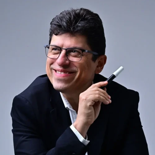 Christie Queiroz recebe o 37º Troféu HQMIX por adaptação teatral da Turma do Cabeça Oca. Foto Divulgação.